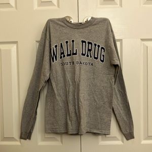 A prairie mountain gray sweatshirt in the size small.